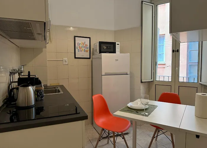 The Rent - Spacious One-bedroom Near Colosseum Apartment