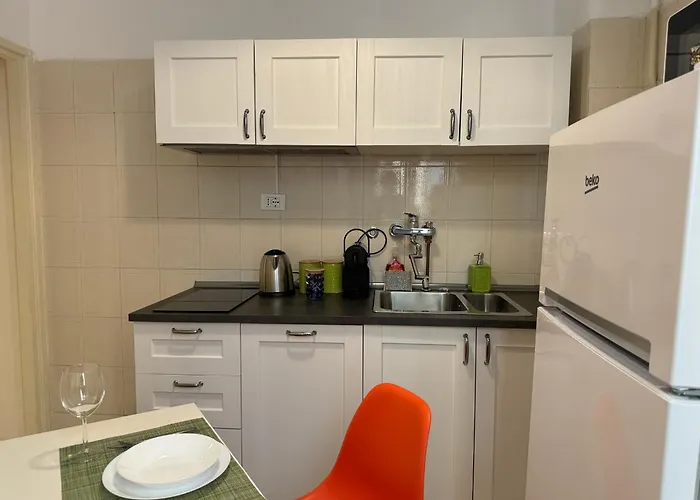 The Rent - Spacious One-bedroom Near Colosseum * Rom